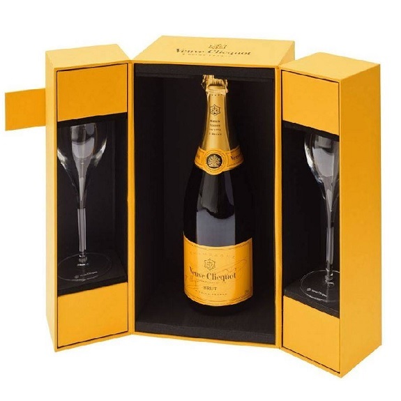 Veuve Clicquot Yellow Label in giftbox met champagneglazen Graveren / Personaliseren